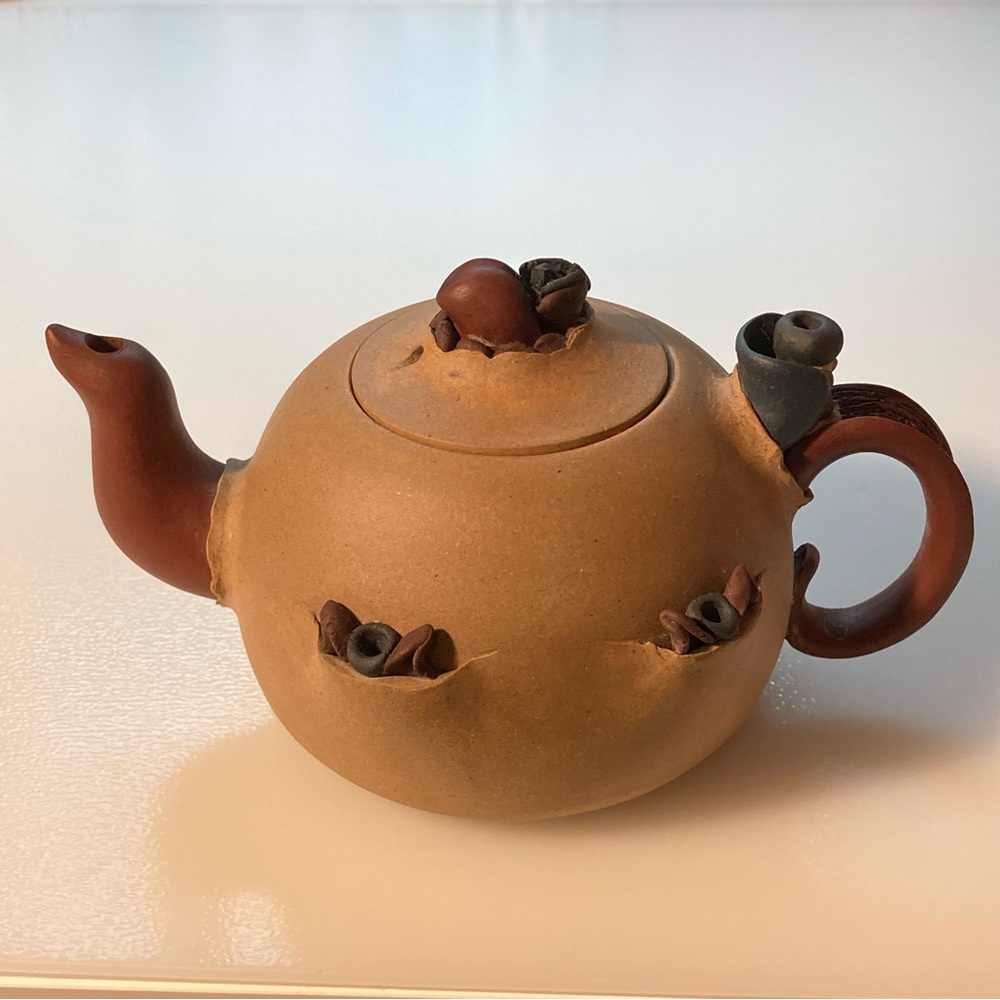 VINTAGE CHINESE YIXING ZISHA CLAY TEAPOT W/ FLOWER BUD FINIAL—GREAT GIFT!